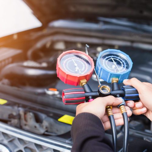 Car air conditioner check service, leak detection, fill refrigerant.Device and meter liquid cooling in the car by specialist technicians.